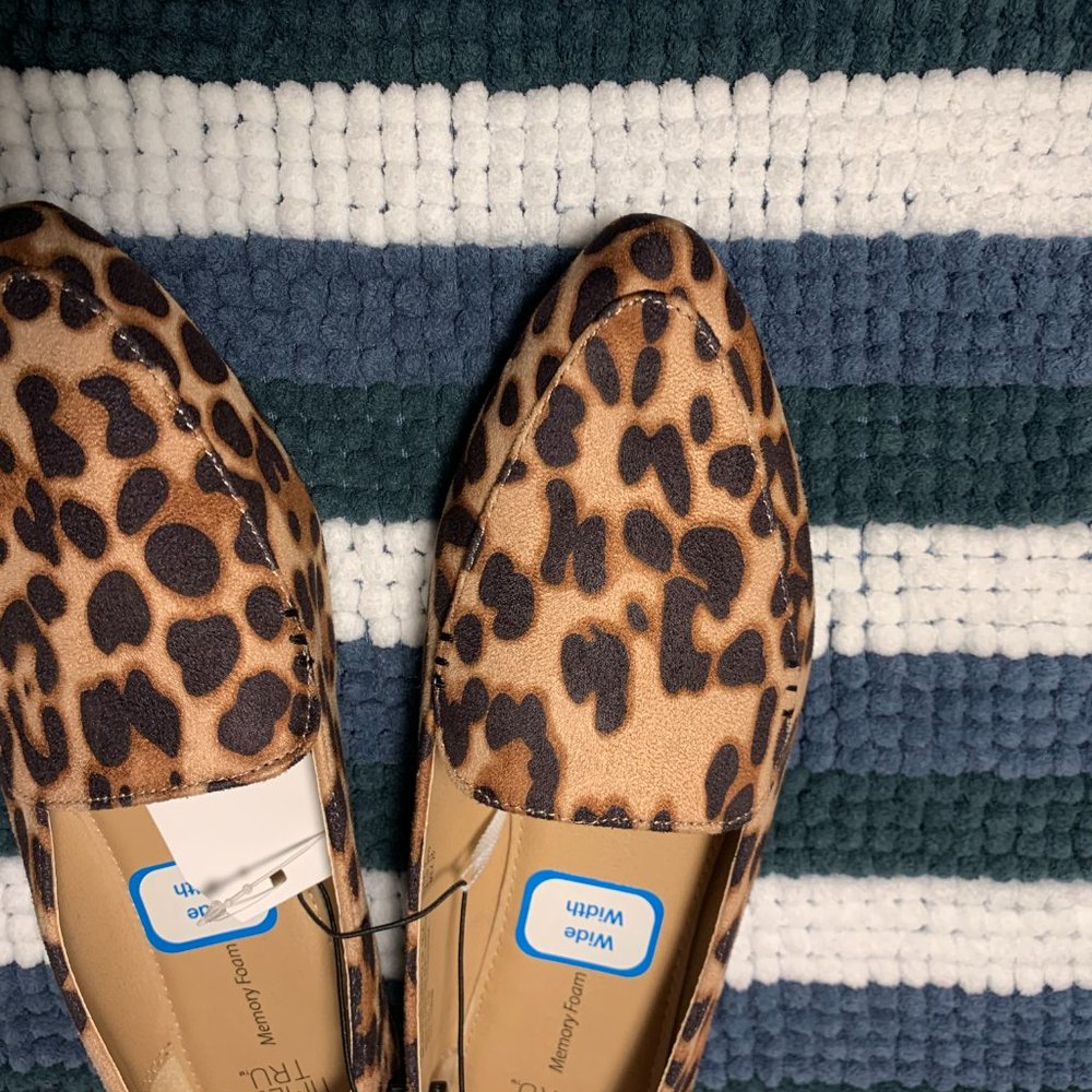 Time and Tru Women’s Animal Print Flats - Picture 6 of 11